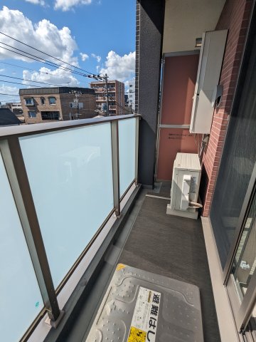 バルコニー　開放的で明るい空間を演出してくれるバルコニーです