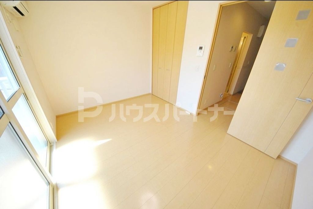 居室・リビング　玄関