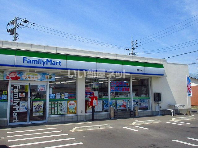 コンビニ　ファミリーマート（コンビニ）まで4438m
