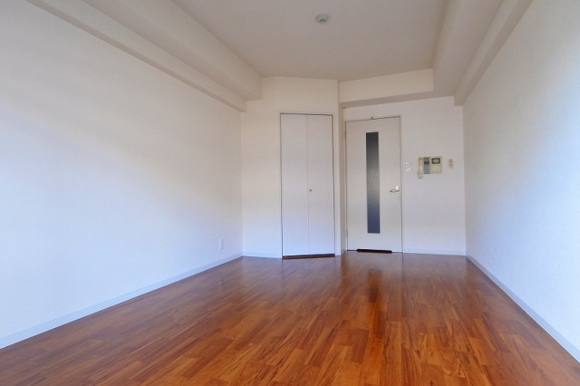 居室・リビング　同物件別号室