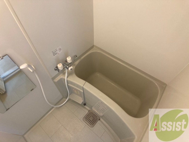 バス・シャワールーム　お風呂になります。一日の疲れを癒してくださいね。