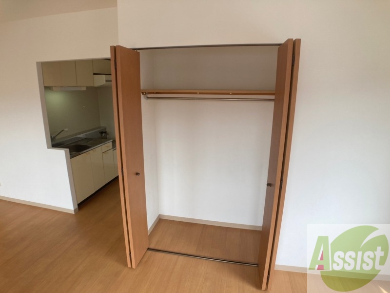 収納　寝室の収納です。部屋がすっきり片付きます。