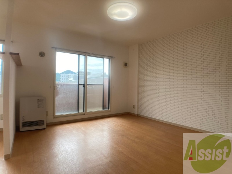 居室・リビング　広くてキレイなお部屋が広がっていて、充実した生活が送れそう。