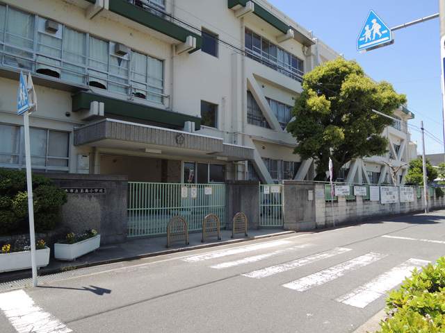 小学校　茨木市立玉島小学校（小学校）まで750m
