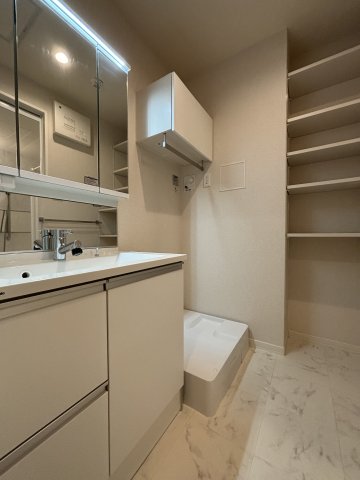 洗面設備　3面鏡の洗面台♪