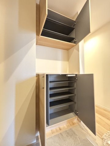 収納　上下段で使用可能なシューズボックス♪