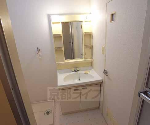 洗面設備　独立洗面台です。