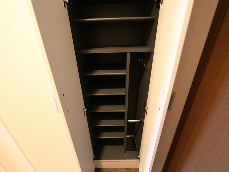 玄関　玄関　シューズボックス付（収納充実してます）