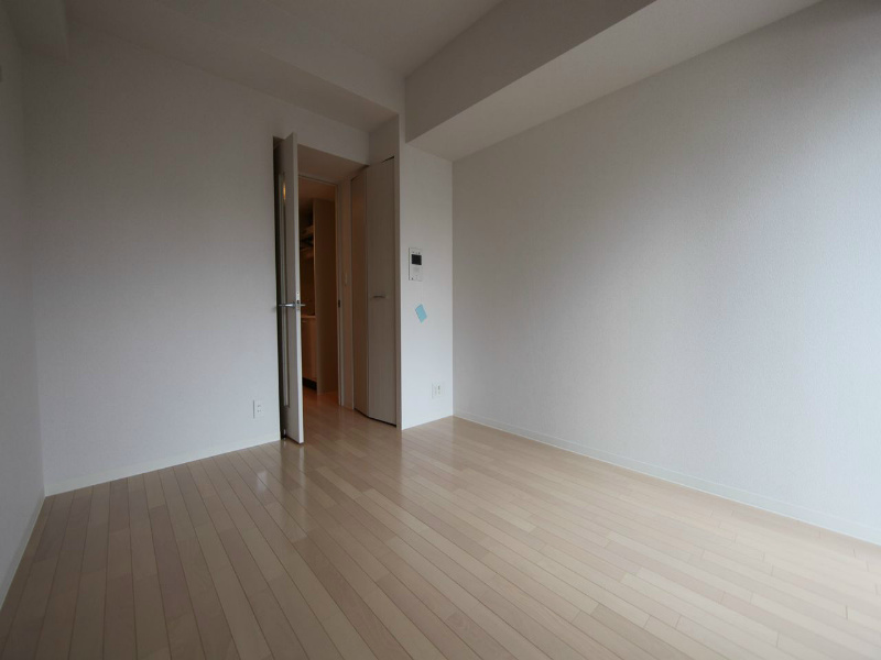 居室・リビング　洋室6.4帖　クローゼット付（収納充実してます）