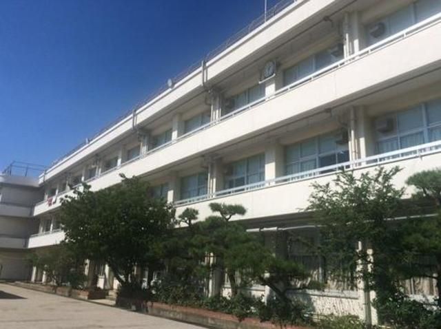 中学校　浦安市立堀江中学校（中学校）まで990m