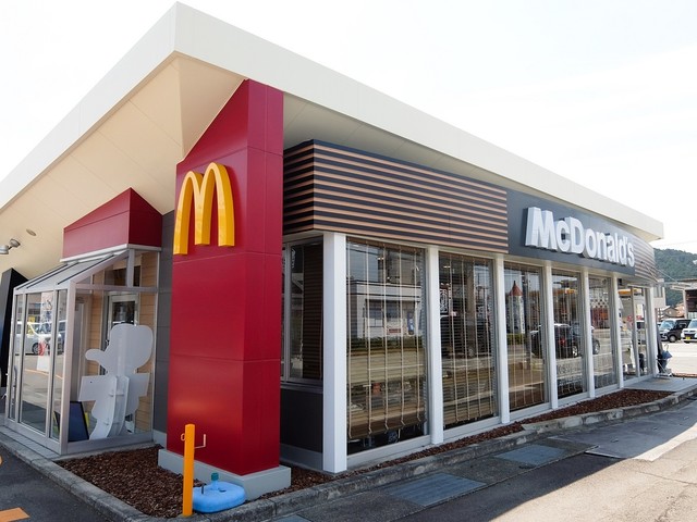 飲食店　マクドナルド 篠山ファーカス店（飲食店）まで376m