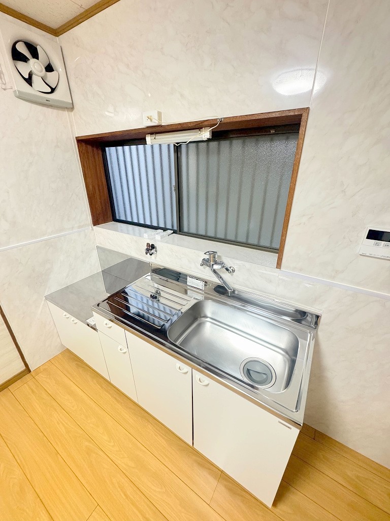 近鉄奈良線 石切駅 徒歩30分 3階建 築40年のキッチン写真
