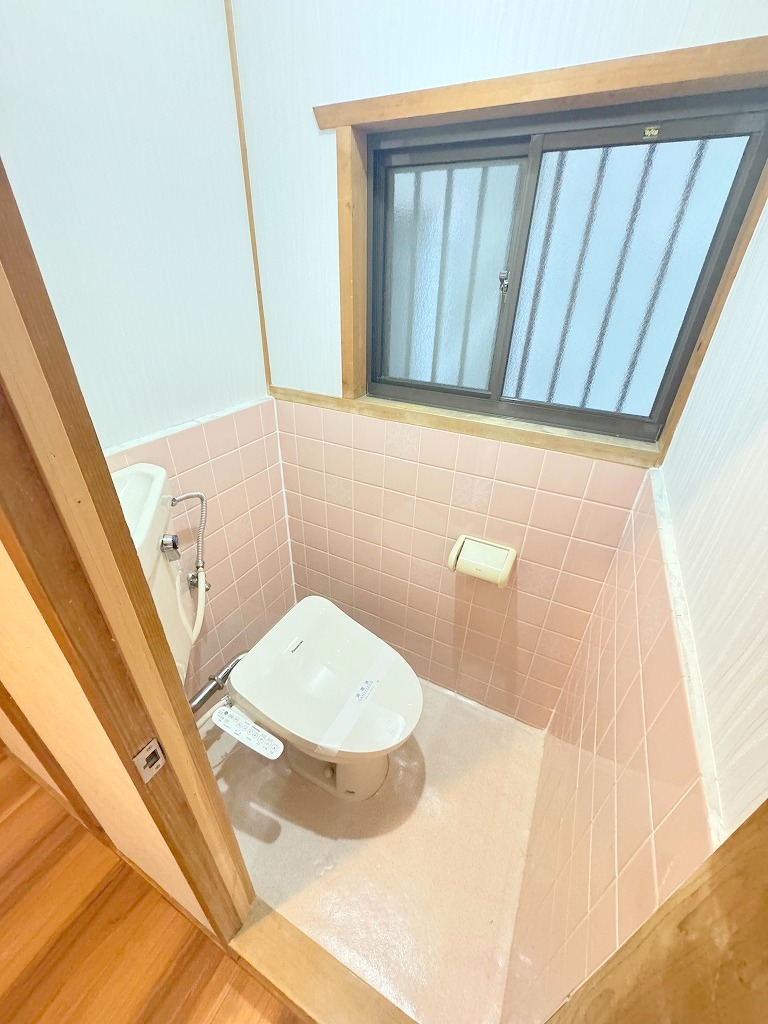 近鉄奈良線 石切駅 徒歩30分 3階建 築40年のトイレ写真
