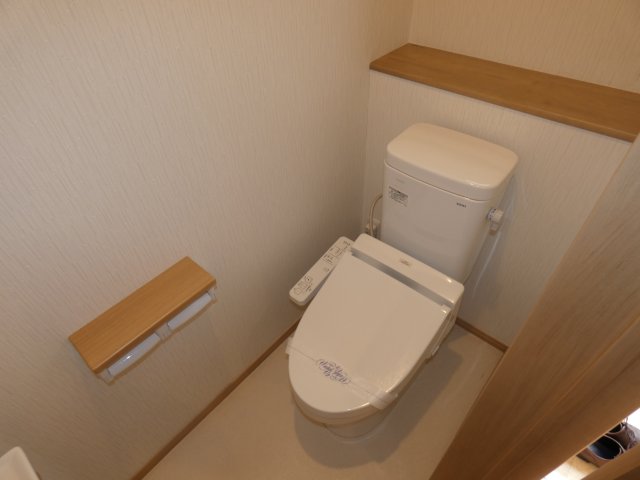 トイレ　温水洗浄便座付です