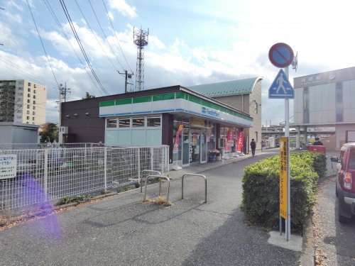 コンビニ　ファミリーマート西武拝島店（コンビニ）まで515m