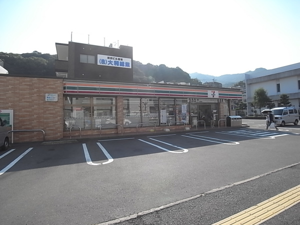 コンビニ　セブンイレブン長崎淵町店（コンビニ）まで658m