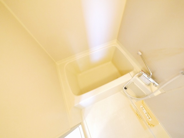 バス・シャワールーム　コンパクトで使いやすいお風呂です