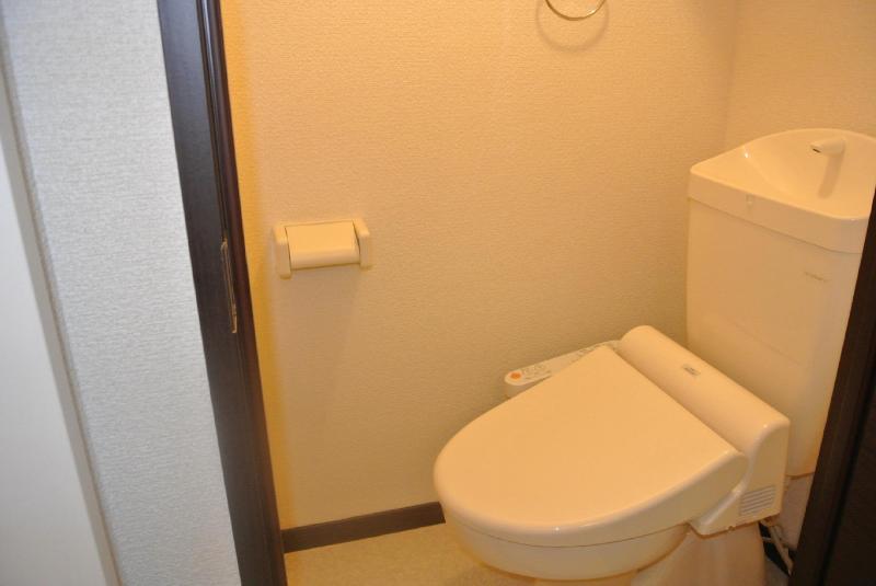 トイレ　温水洗浄便座