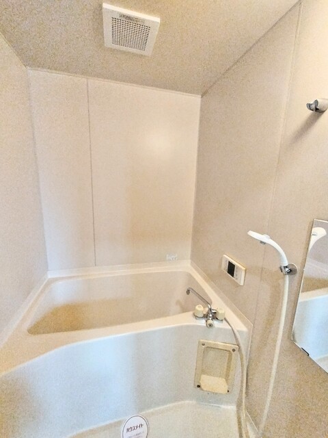 バス・シャワールーム　★★お風呂は嬉しい追焚機能付きです♪★★