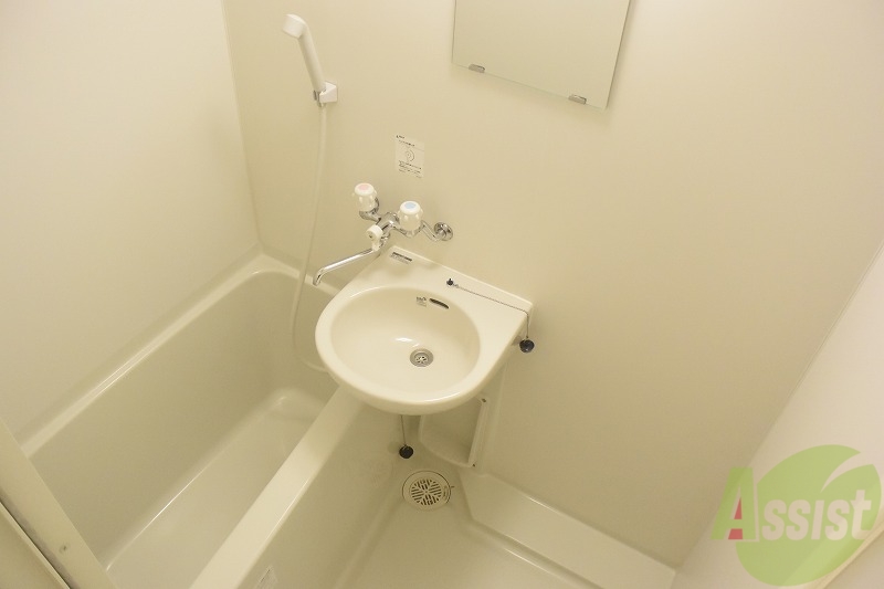 バス・シャワールーム　１日の疲れを癒せます