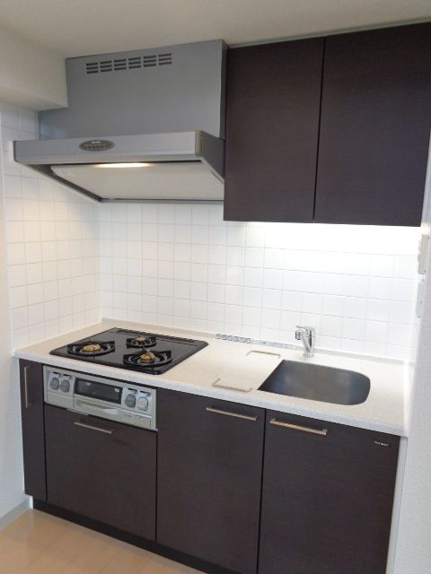 キッチン　3口ガスコンロ・グリル付