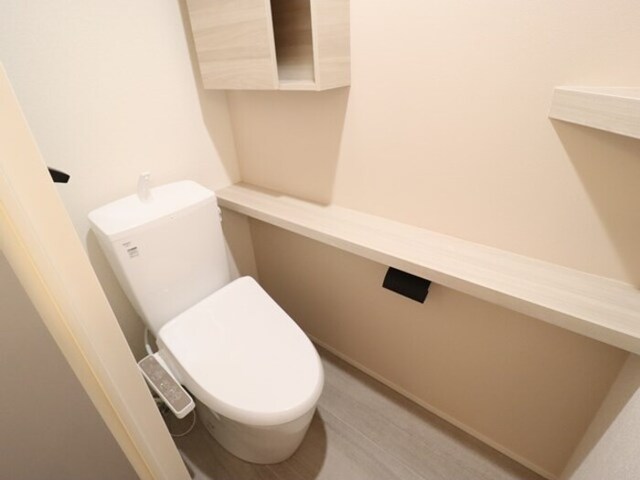 トイレ　温水洗浄暖房便座