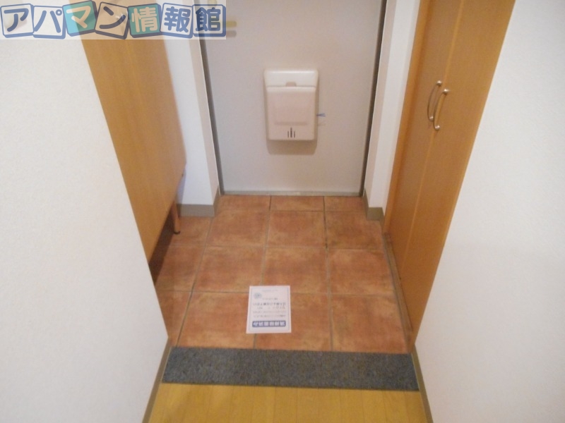 玄関　※別号室のお写真になります