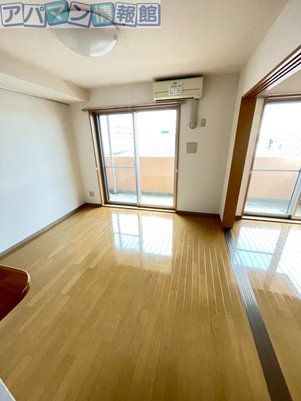 居室・リビング　※別号室のお写真になります