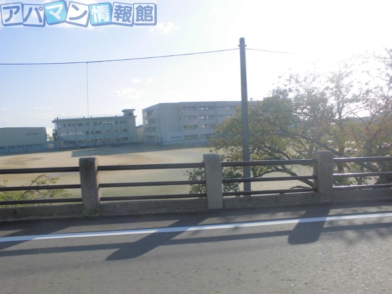 中学校　新潟市立亀田中学校（中学校）まで632m