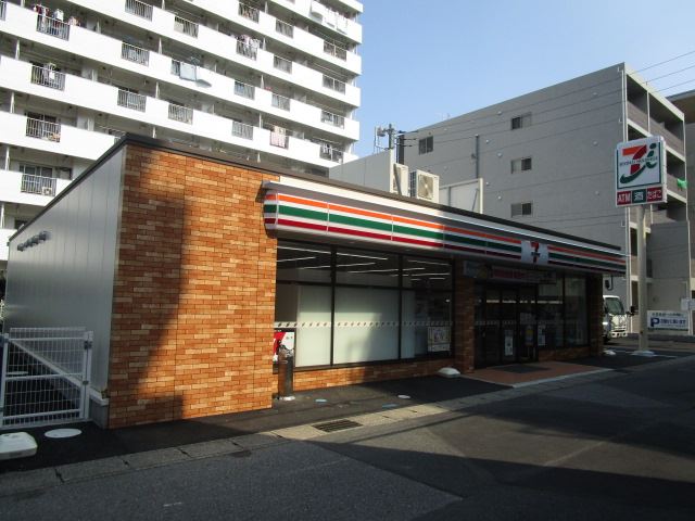 コンビニ　セブンイレブン（コンビニ）まで120m