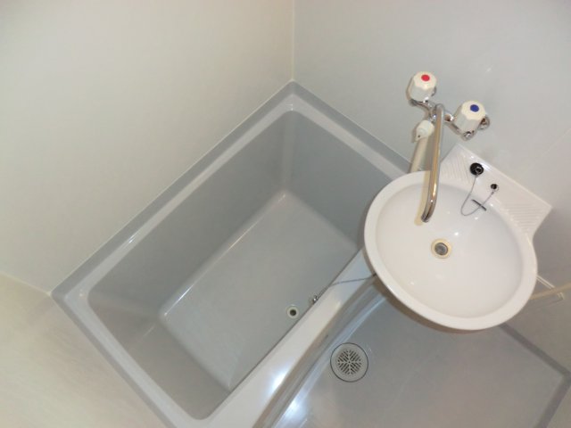 洗面設備　浴室内に洗面台付き！