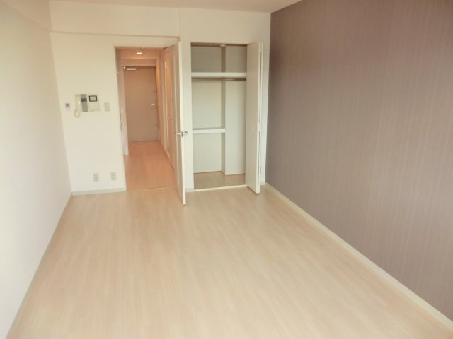 居室・リビング　エアコン付きで快適に過ごせます♪