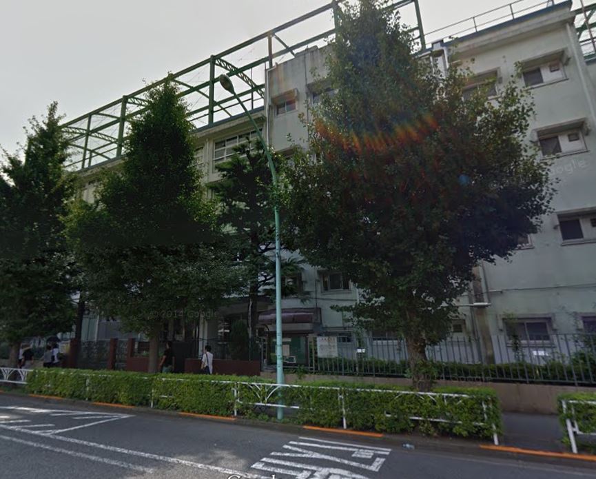 中学校　渋谷区立原宿外苑中学校（中学校）まで213m