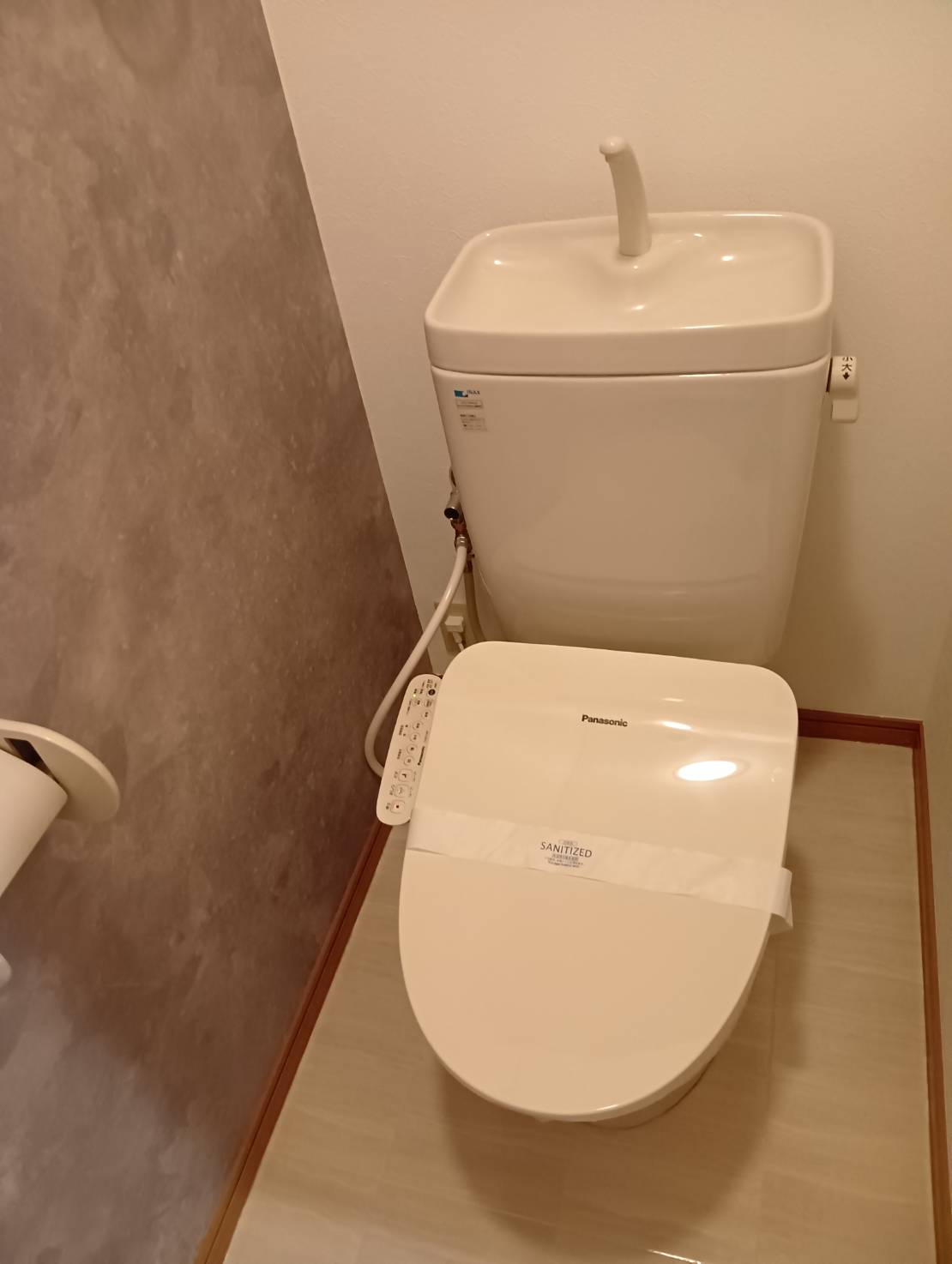 トイレ　温水洗浄便座(同物件他部屋写真)