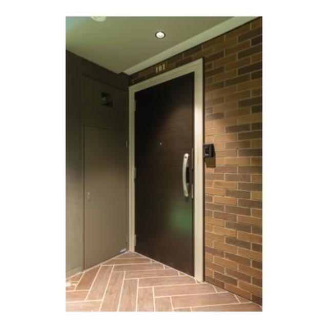 玄関　※写真は同タイプ住戸です。