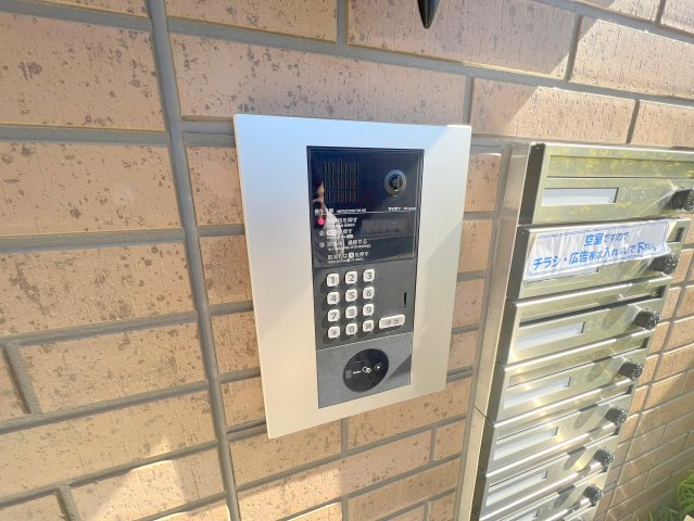 セキュリティ　オシャレなエントランスは安心のオートロック付きです。