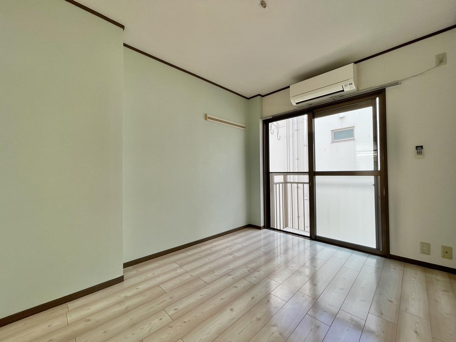 キッチン　６畳洋室(写真は他居室からの参考になります)