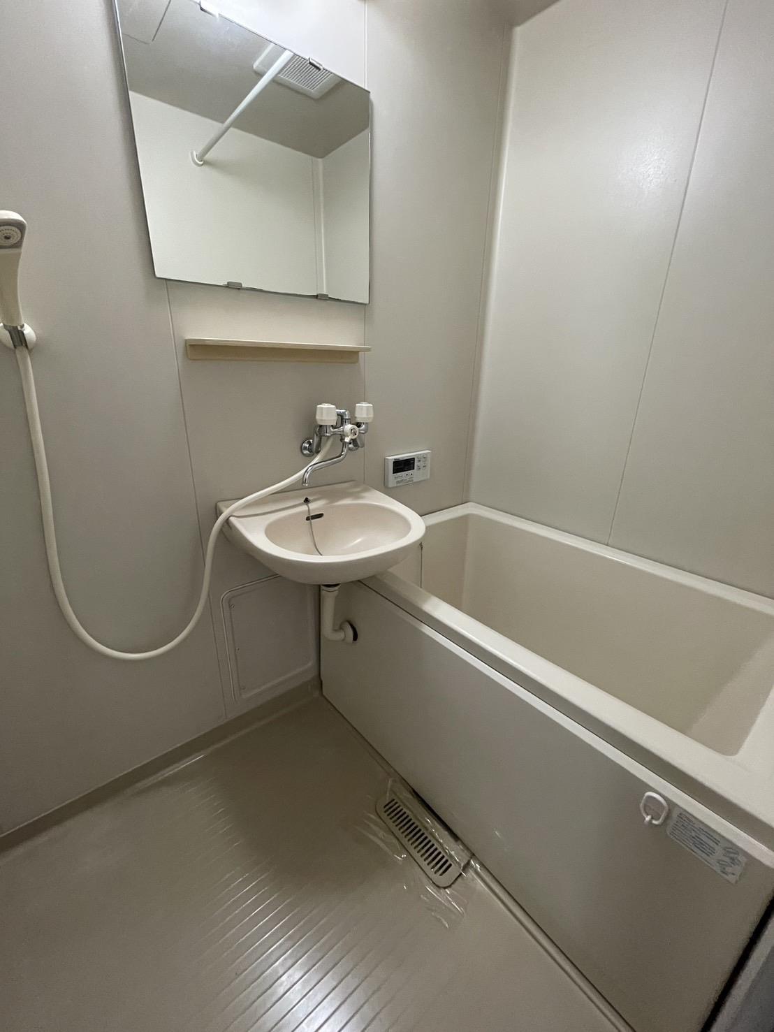 洗面設備　追い焚き付き浴室(写真は他居室からの参考になります)