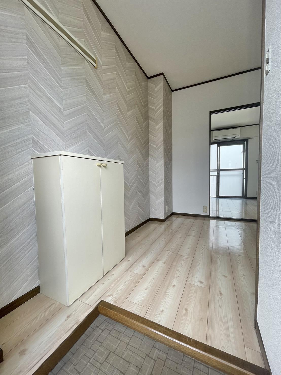 玄関　玄関(写真は他居室からの参考になります)