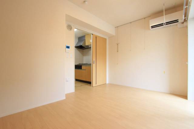 居室・リビング　きれいで広く使えるリビングです