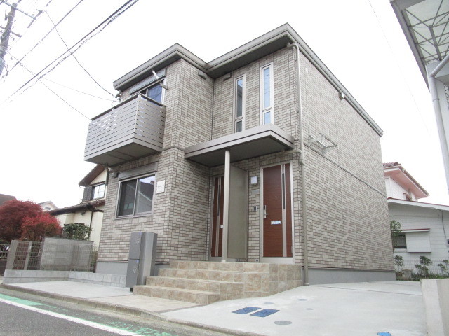 建物外観　2021年4月入居開始　耐震性に優れたセキスイハイム施工