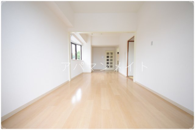 居室・リビング　ゆったり過ごせる居間です