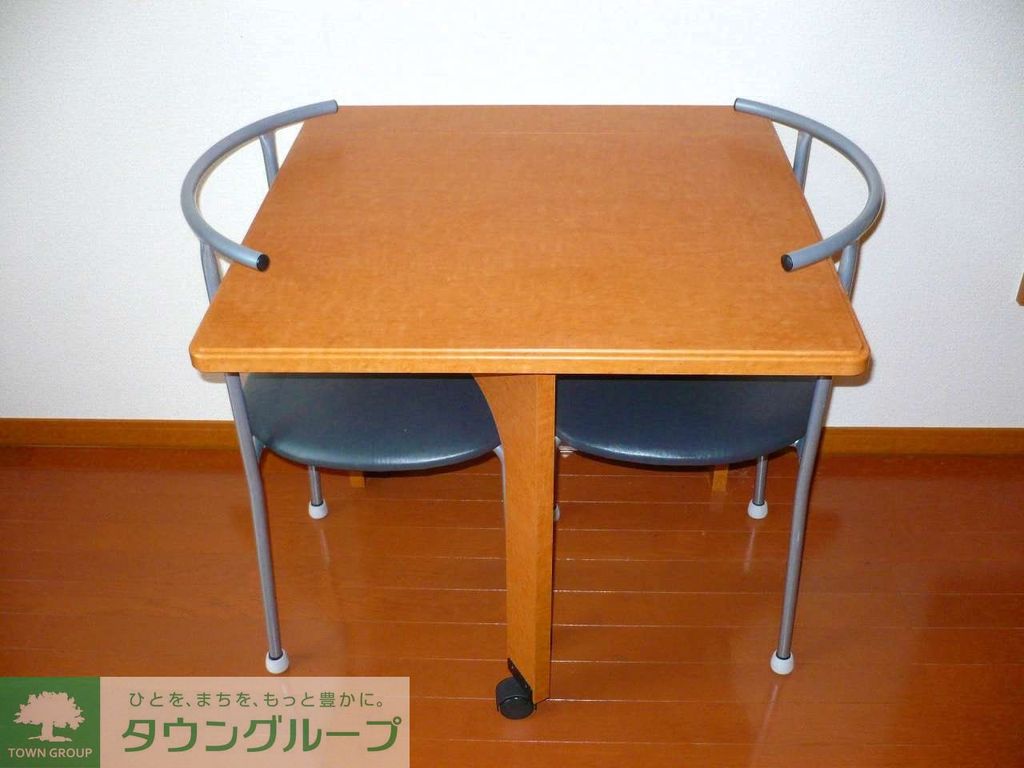 その他　机と椅子です。