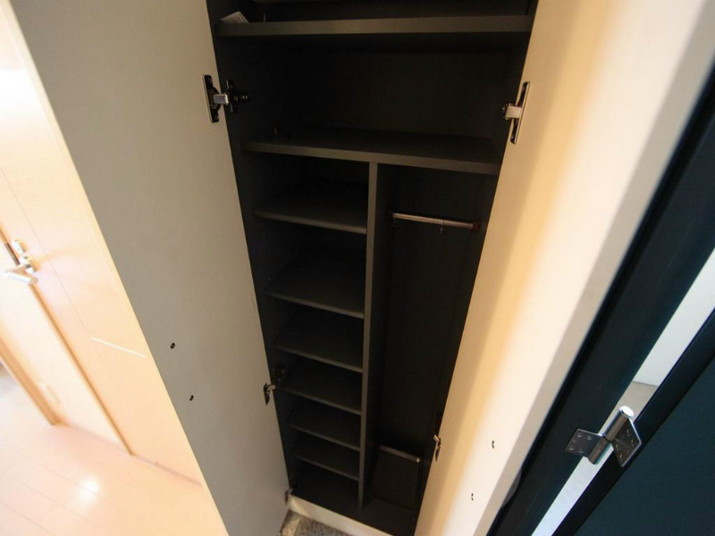 玄関　玄関　シューズボックス付（収納充実してます）