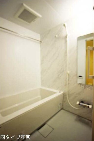 バス・シャワールーム　コンパクトで使いやすいお風呂です