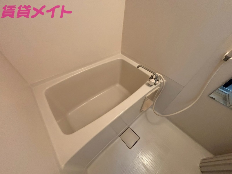 バス・シャワールーム　同物件別部屋の写真となります