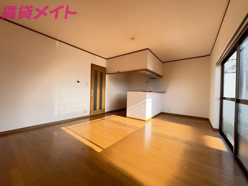 居室・リビング　同物件別部屋の写真となります