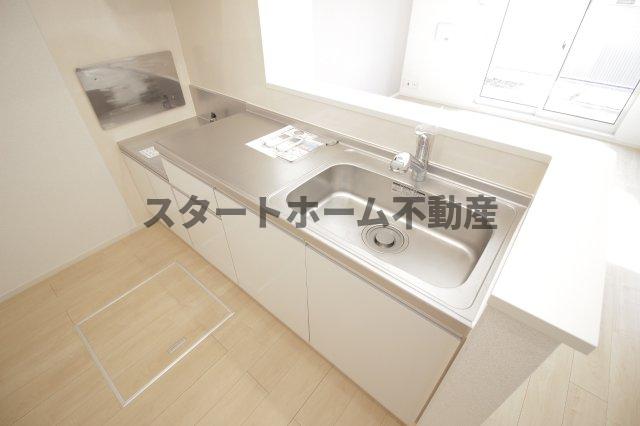 キッチン　コンパクトなキッチンで掃除もラクラク