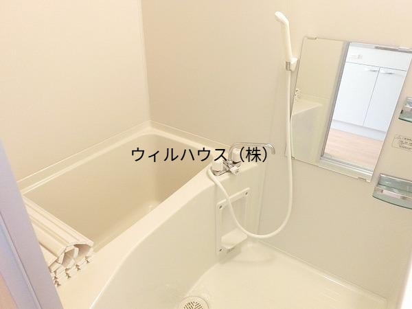 バス・シャワールーム　キレイにリフォームされています！