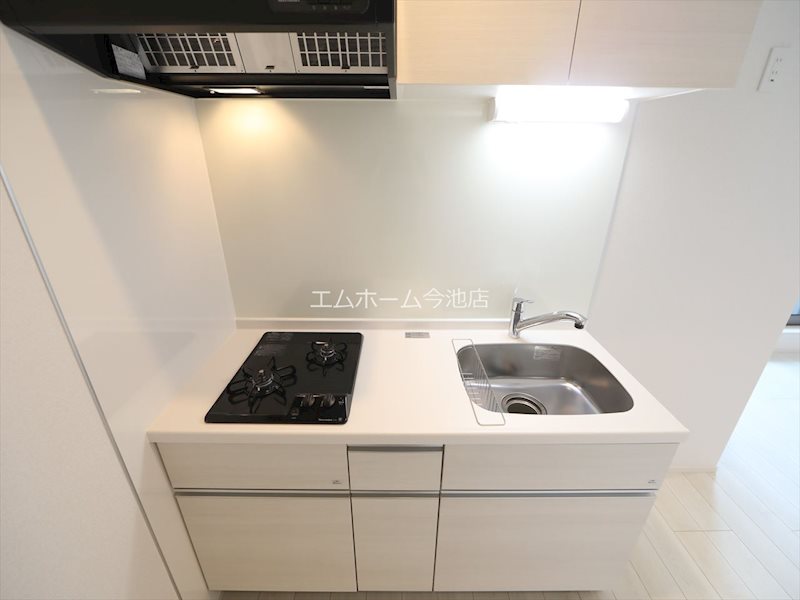 キッチン　システムキッチン（ガス2口コンロ付）同仕様写真